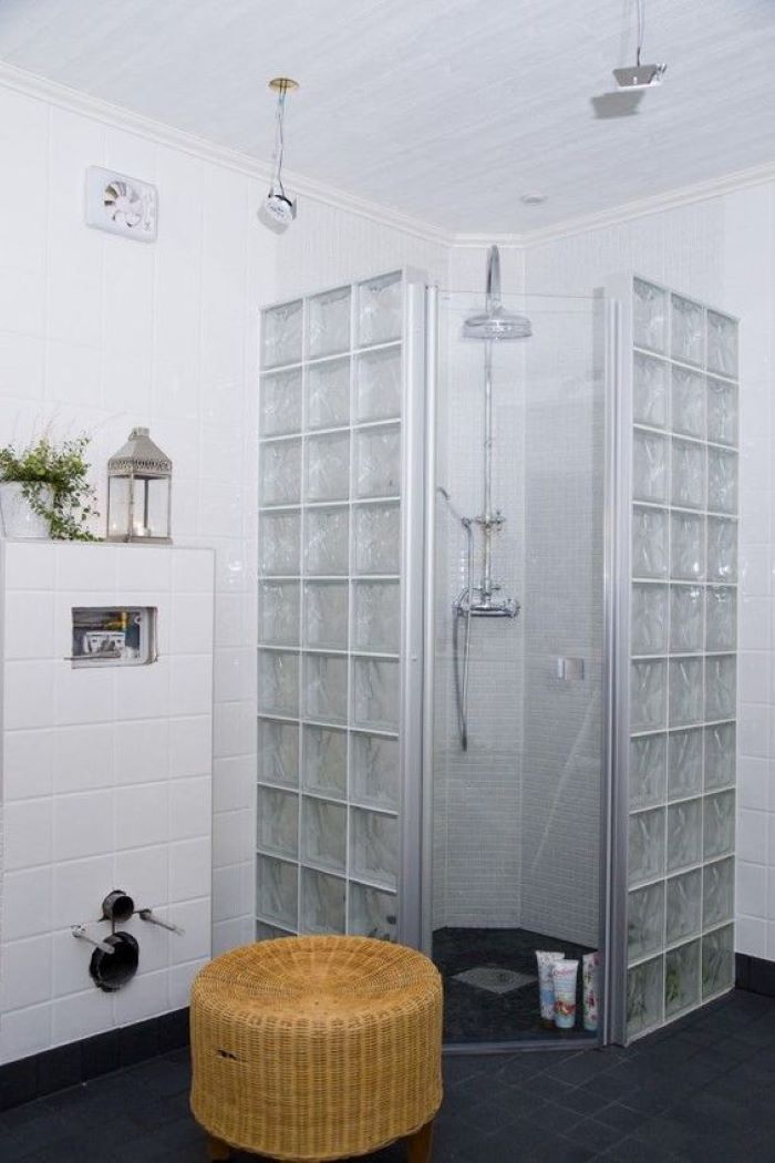 7 lí do đặc biệt khi lựa chọn gạch kính cho vách ngăn phòng tắm